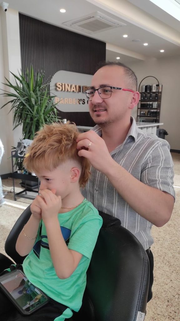 Çocuk Saç Kesimi 5 ümitköy çocuk traşı en yakın çocuk saç kesim için telefon ile randevu alabilirsiniz